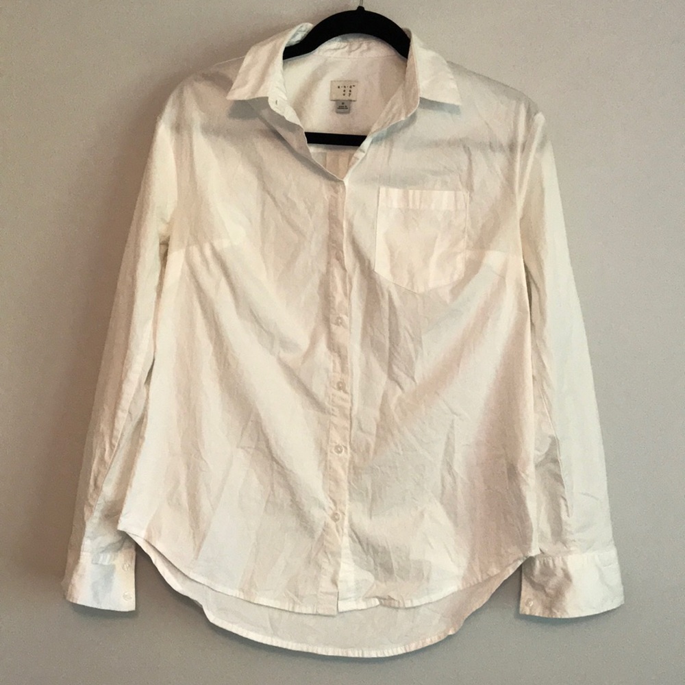 White professional shirt great to bundle with.